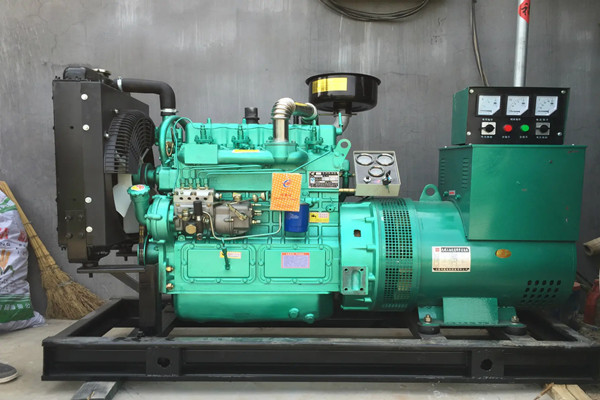 同步發(fā)電機的工作原理調(diào)控及維護(hù)